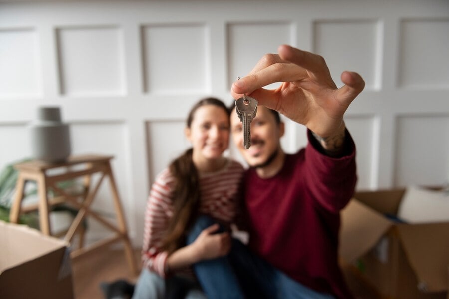 young-couple-moving-into-new-home_23-2149199065-min